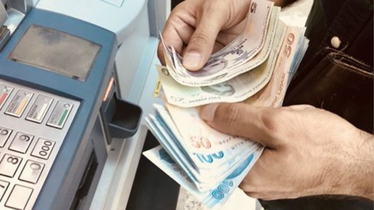Maaşlardan Önce Emeklilerin ATM Hesaplarına Yatırılacak!